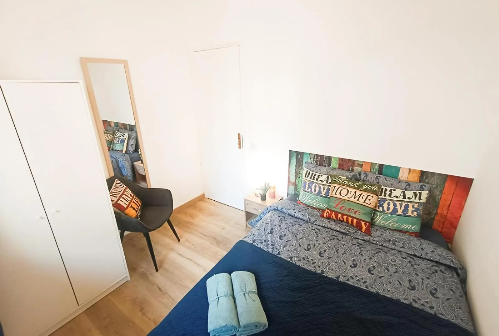 Barcelona Rooms - Sils Hostel
