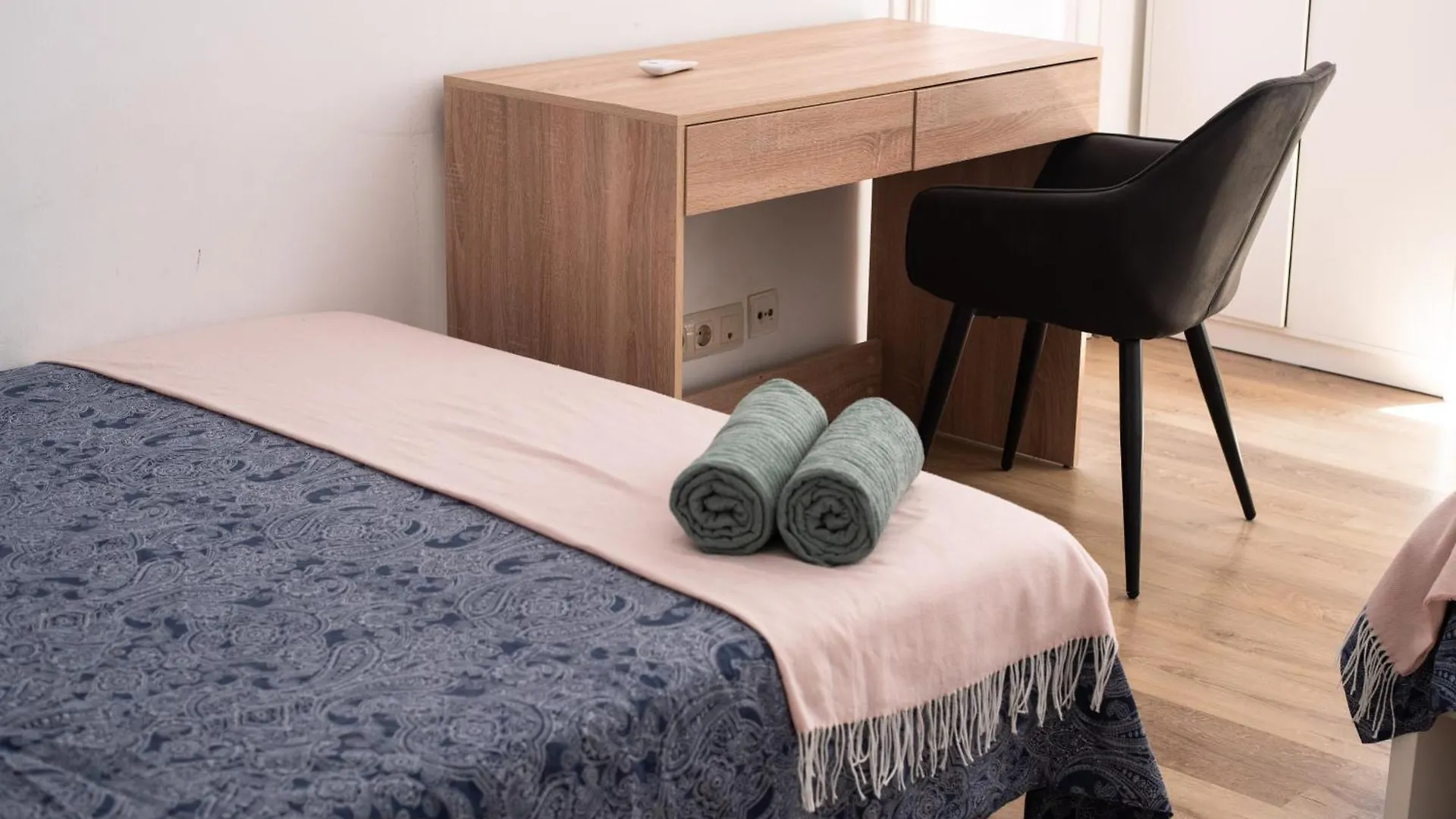 Barcelona Rooms - Sils 0*,
